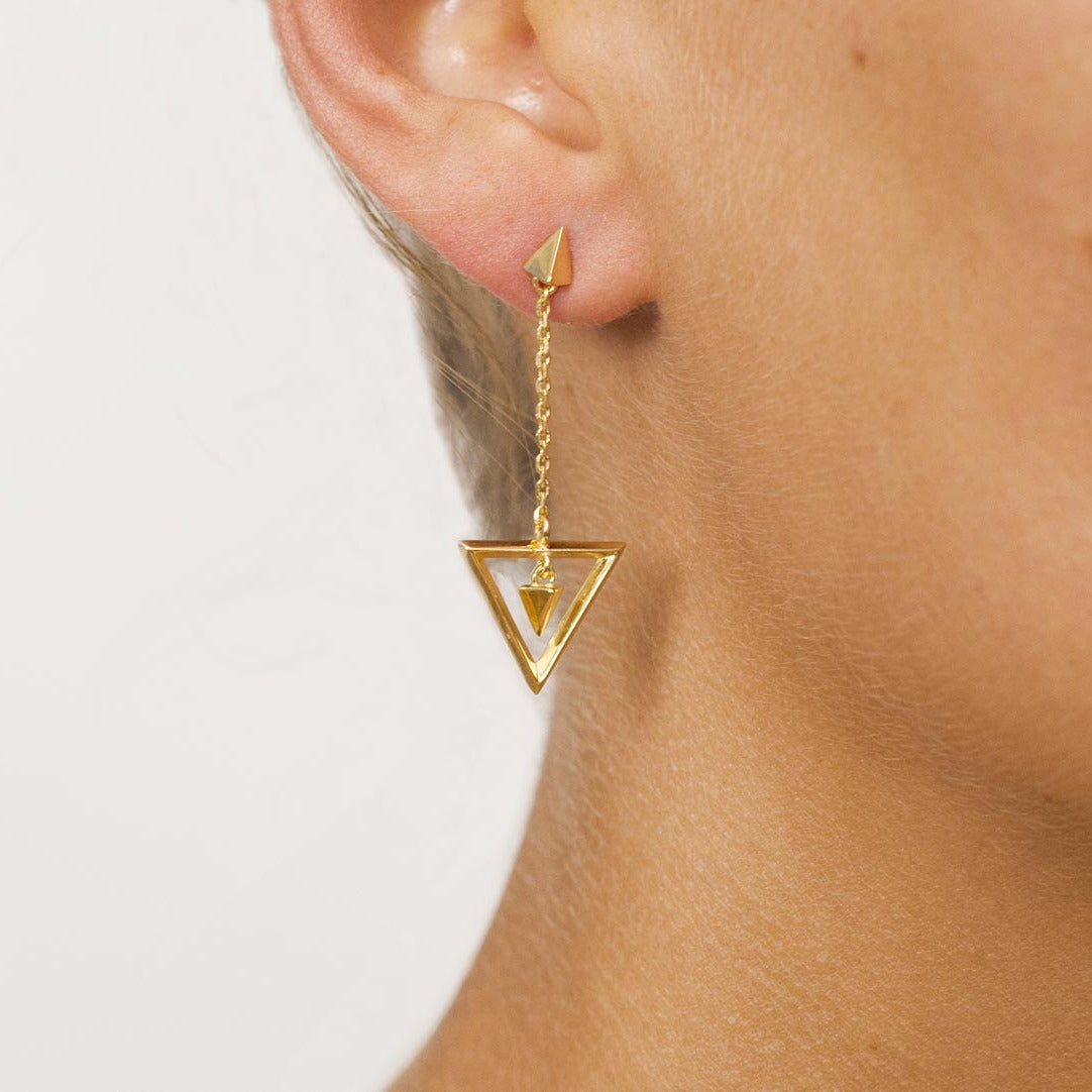 Singula-jewelry-gold-humanity-asymetric-earrings-left
