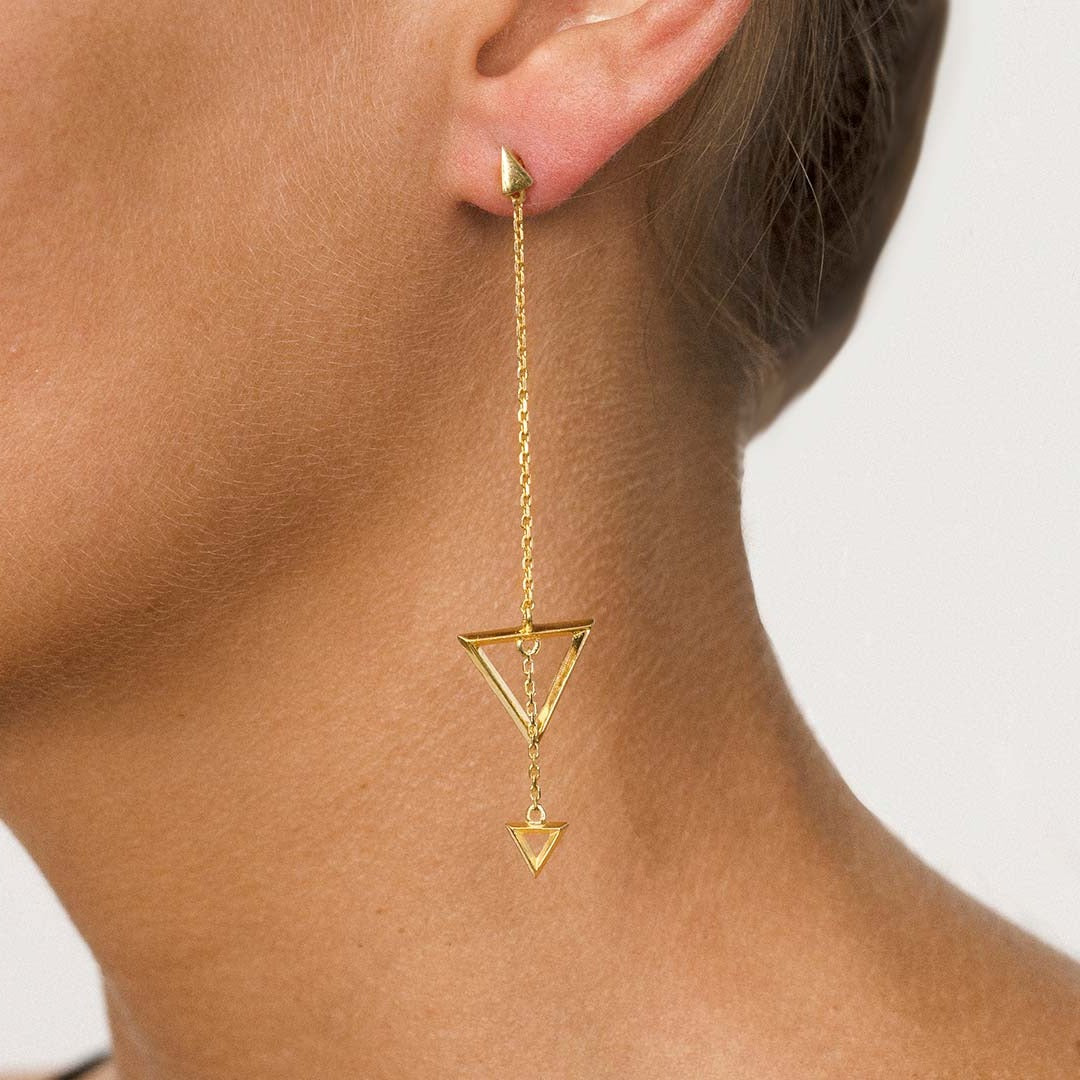 Singula-jewelry-gold-humanity-asymetric-earrings-right