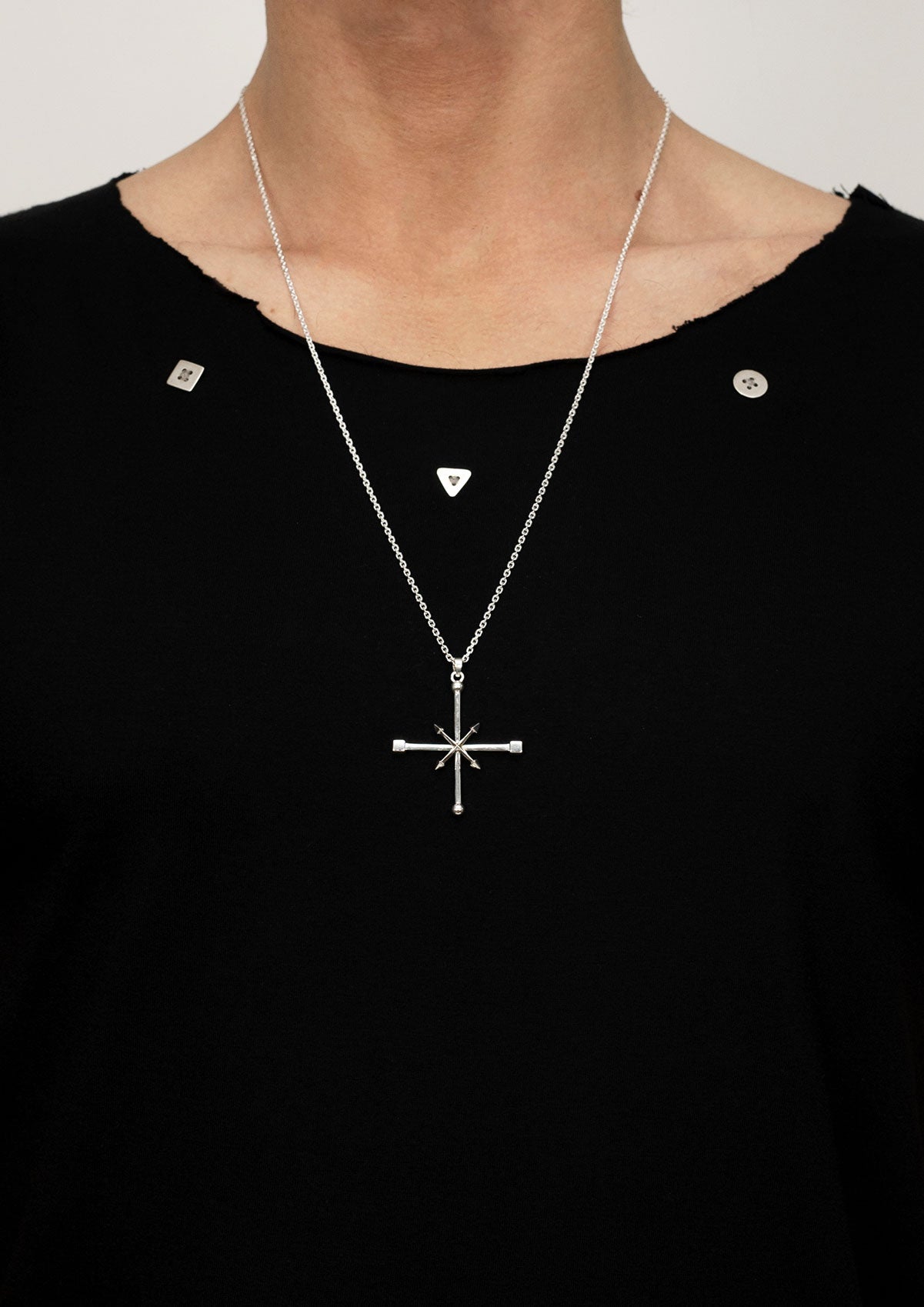 Singula-jewelry-silver-wind-rose-necklace-men