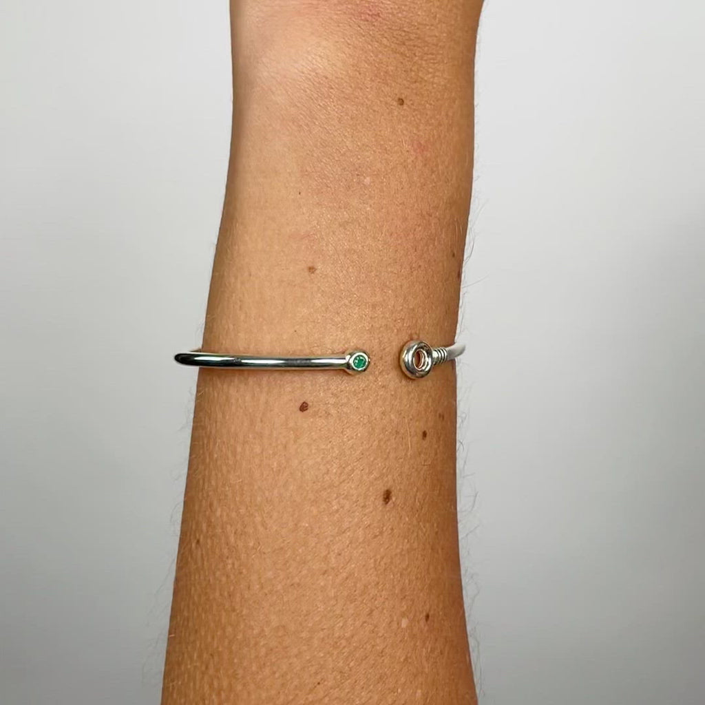 Singula-jewelry-silver-emerald-celestial-circle-bracelet-women