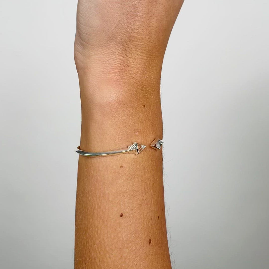 Singula-jewelry-silver-cupids-arrows-bracelet-women