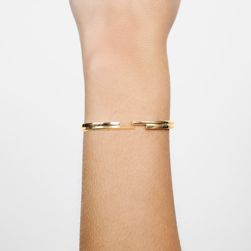    Singula-jewelry-gold-crossroads-bangle-bracelet-women-switch