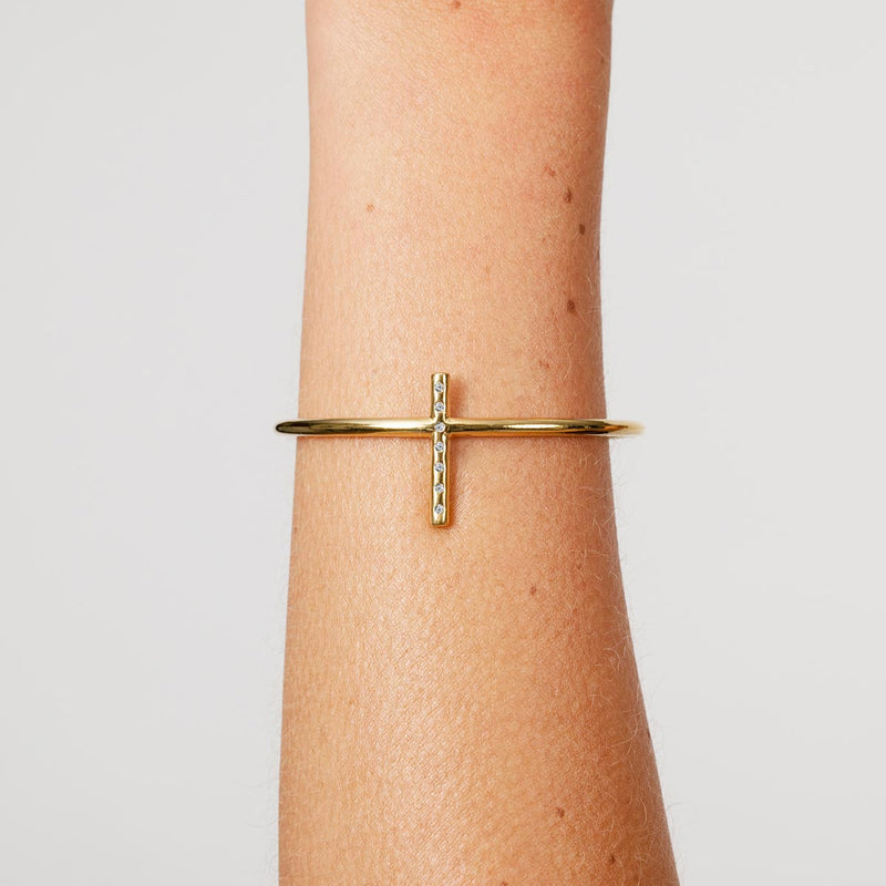    Singula-jewelry-gold-diamonds-axis-bangle-bracelet-women