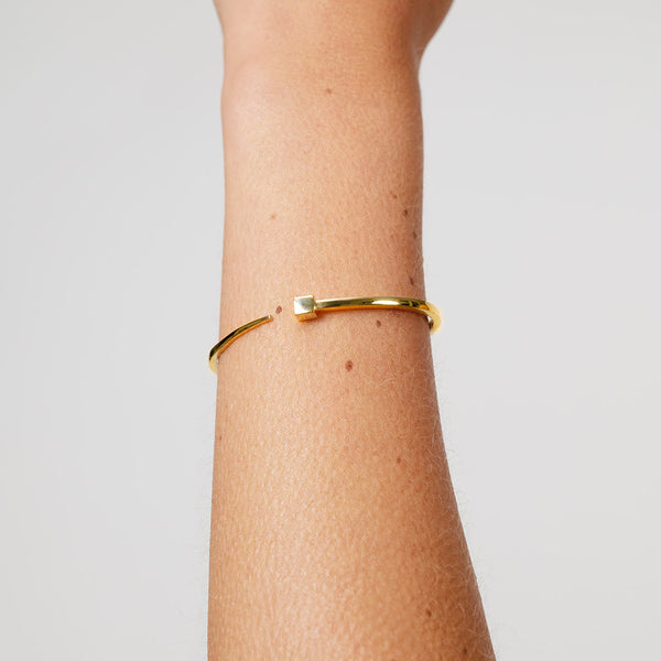    Singula-jewelry-gold-divin-nail-bangle-bracelet-women