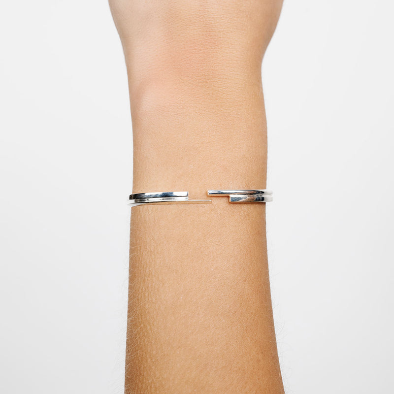    Singula-jewelry-silver-crossroads-bangle-bracelet-women-switch