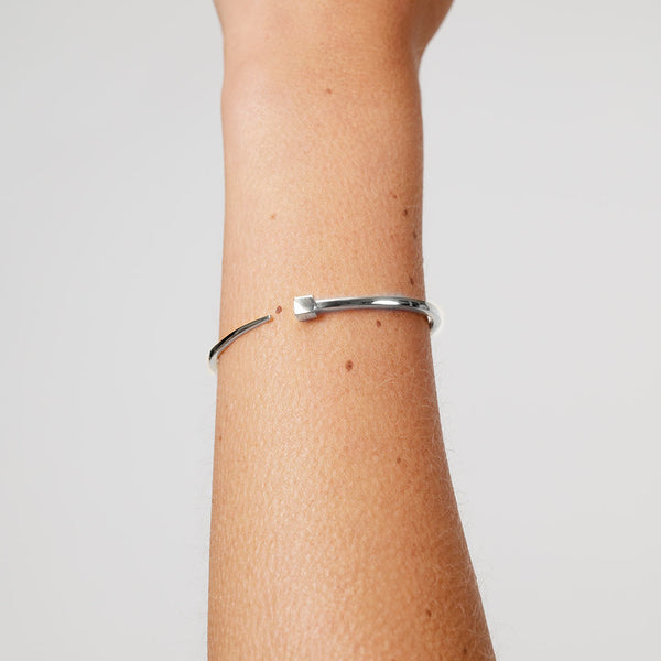    Singula-jewelry-silver-divin-nail-bangle-bracelet-women