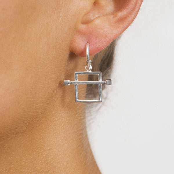    Singula-jewelry-silver-magnicity-short-earrings